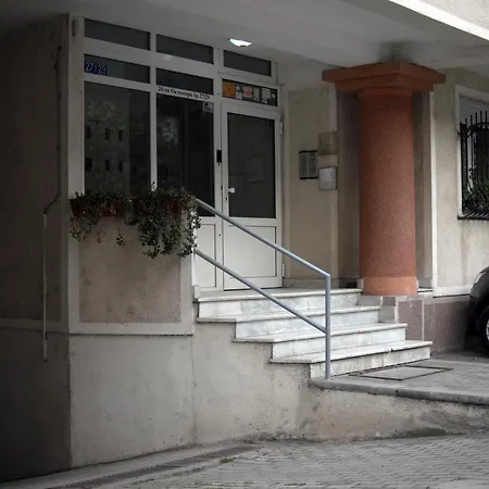 M's Downtown Homely *