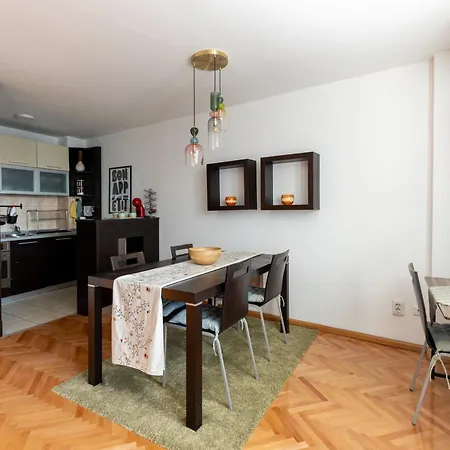 M's Downtown Homely *