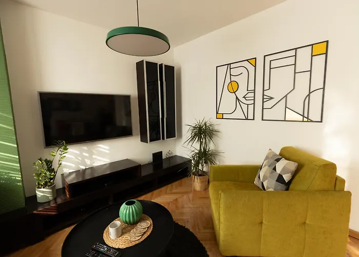 Apartment M's Downtown Homely *